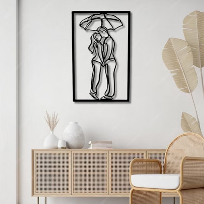 عاشق يحمل المظلة