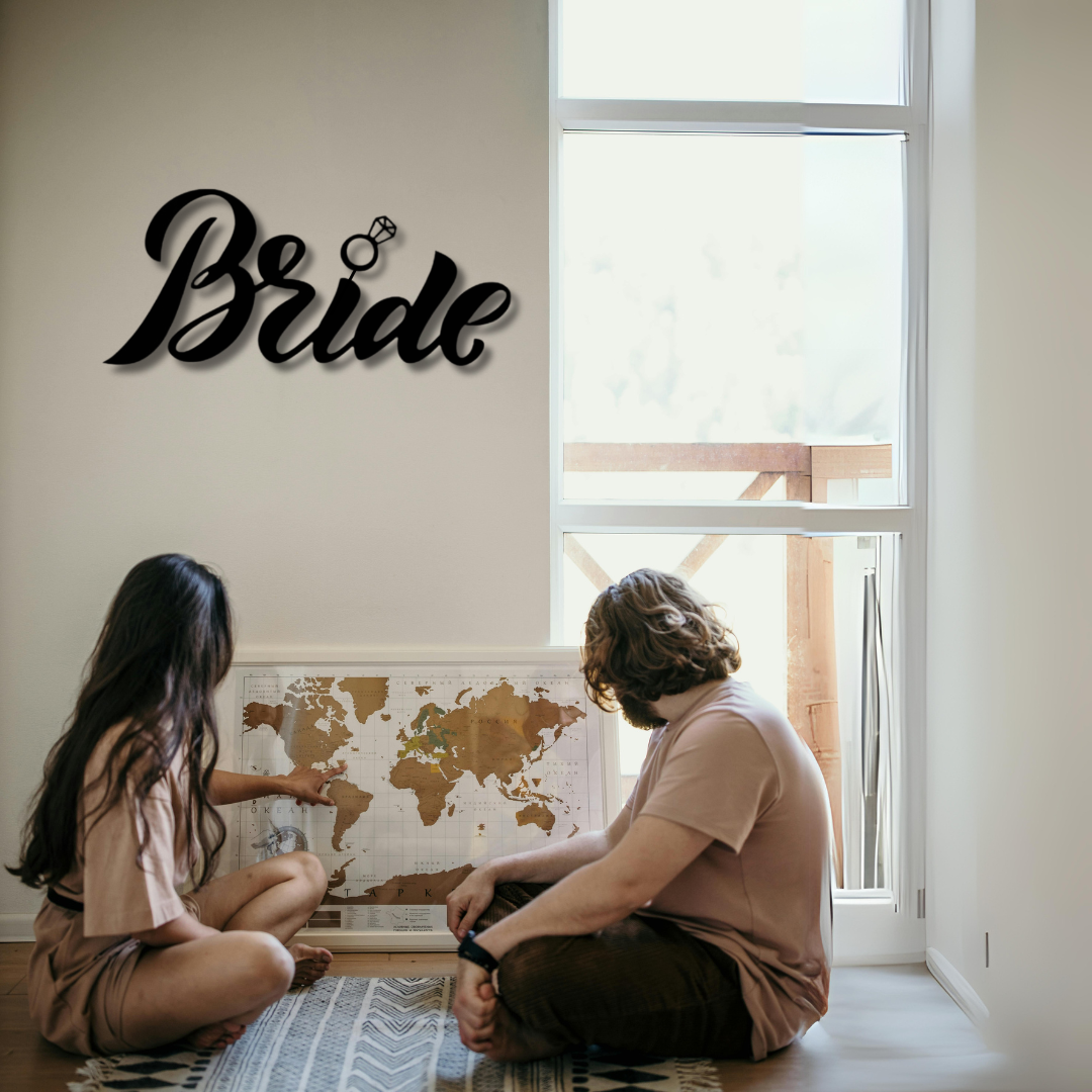 لوحة فنية معدنية على الحائط للعروس