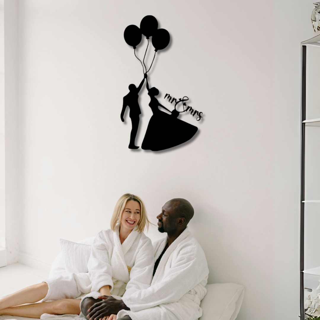 لوحة فنية جدارية معدنية بعنوان "متزوجون حديثًا"