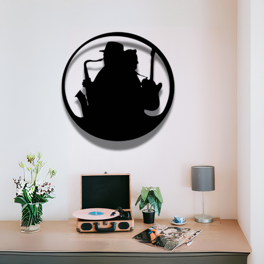 لوحة فنية جدارية معدنية على شكل آلة موسيقية